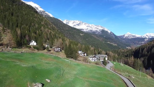 Primavera in Valmalenco - Valle di Chiareggio - Ripresa aerea 4k