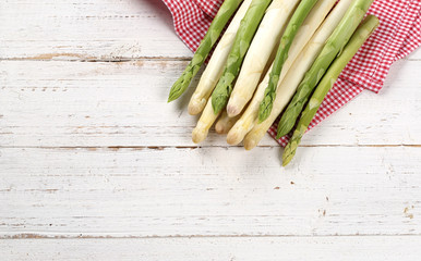 grüner u. weisser Spargel