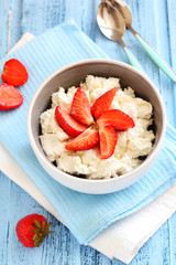 Cottage cheese with strawberries