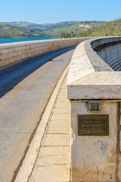 Inaugural plaque Marathon dam