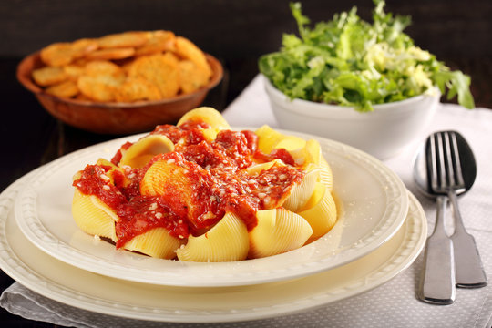 Lumaconi pasta with tomato sauce, bruschetta and salad