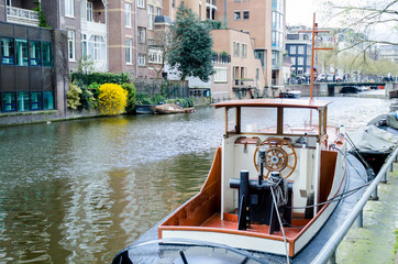 Fototapeta na wymiar boat on Amsterdam canal