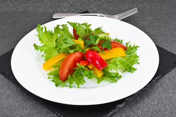 Tomato, Sweet Pepper with Lettuce Salad 