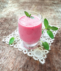 Diet Smoothies of red berries and mint
