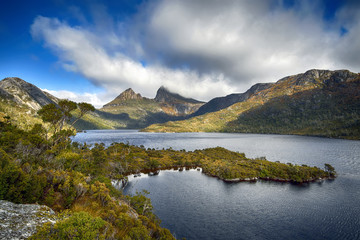 Cradle Mountain und Dove Lake vom Glacier Rock, Tasmanien, Australien