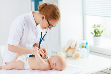 Obraz na płótnie Canvas Doctor pediatrician and baby patient