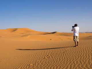 Photograper in Sahara desert
