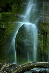 Fototapeta premium Waterfall in a grotto on the Blackledge River, Glastonbury, Connecticut.