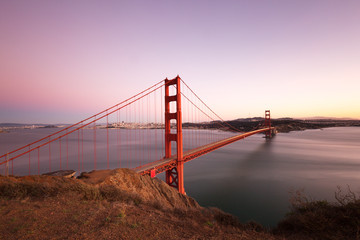 Fototapeta premium gold gate bridge at sunrise