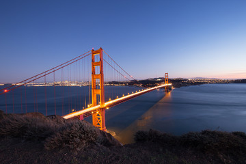 gold gate bridge at twilight