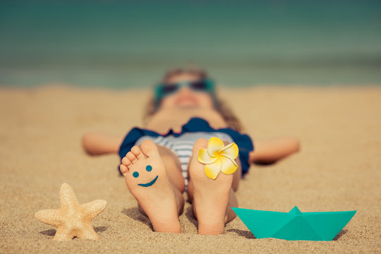 Чем заменить море летом в россии Barefoot On The Beach Зображення - огляд 153,610 Стокові фото, векторні зображен