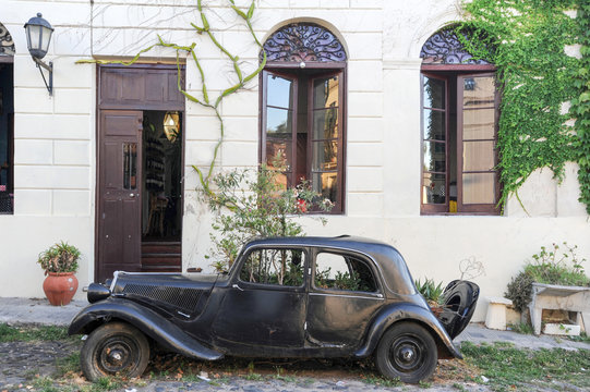 Vintage cars in the street of Colonia del Sacramento