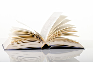 buch vor weiß