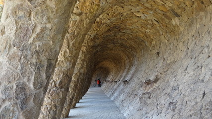 passage abrité dans le parc guell
