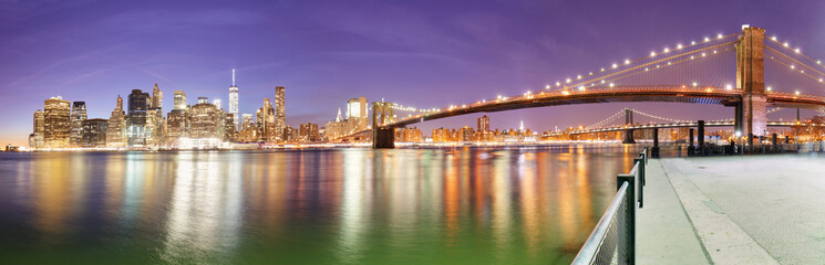 Fototapeta na wymiar New York City Manhattan skyline panorama with Brooklyn Bridge