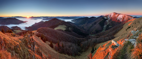 Obraz premium Mountain sunset autumn landscape in Slovakia