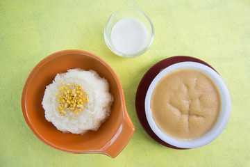 Sticky rice with steamed custard in the cup