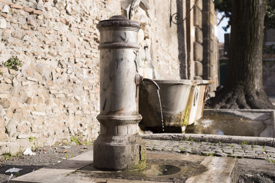 typical Roman fountain deployed throughout the territory of Rome. It also called nose (Nasone).