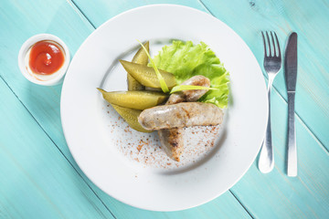 Grilled chicken sausages with pickles