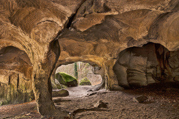 Höhle in Luxemburg. Wandern im Müllerthal