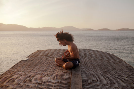 Ukul&eacute;l&eacute; sur un bateau