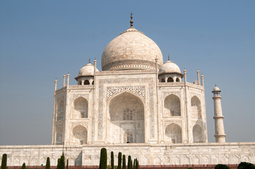 Fototapeta na wymiar White marble Taj Mahal in India, Agra