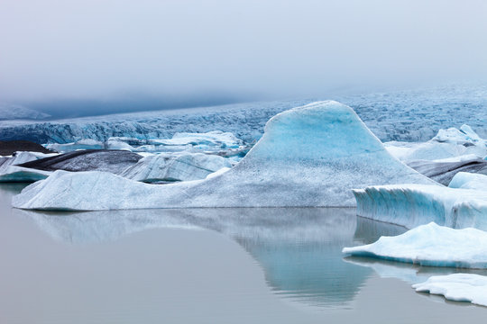 Fjallsarlon, glacier iceberg lagoon in Vatnajokull National Park