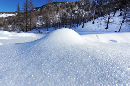 Paesaggio di montagna invernale.