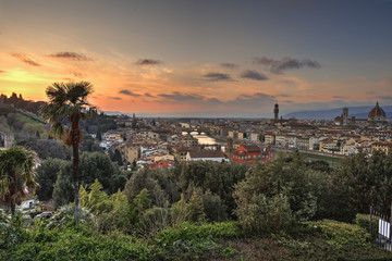 Fototapeta na wymiar Tramonto a Firenze con vista da Piazzale Michelangelo