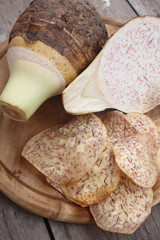 Fresh taro and taro chips