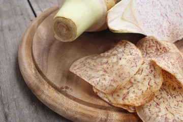 Fresh taro and taro chips