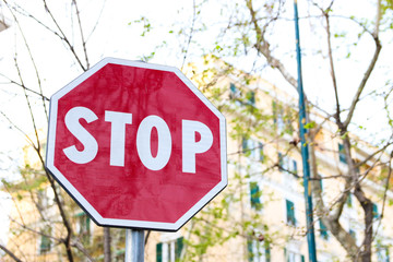 Stopschild in der Stadt