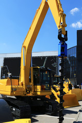 Construction yellow machine with a large drill for wells