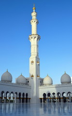Fototapeta na wymiar stunning grand mosque in the corner, Abu Dhabi, United Arab Emirates