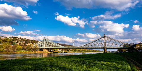 Die Loschwitzer Brücke in Dresden, Landeshauptstadt von Sachsen