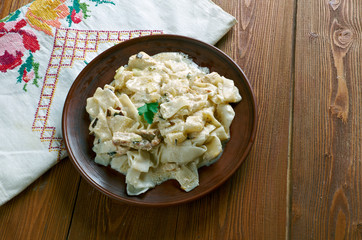 Italian pasta with chicken and cream sauce