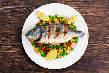 Sea bream baked with herbs and lemon, vegetable mix. 