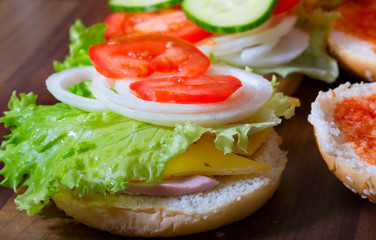 Sandwich with lettuce leaves and fresh vegetables