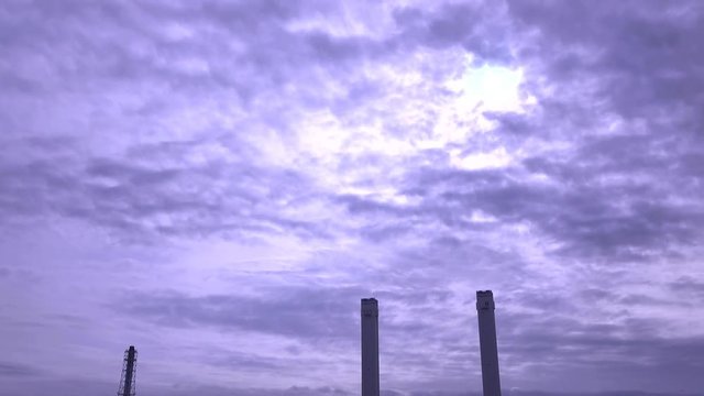 4K・工場の煙突と雲-2・タイムラプス_15-222