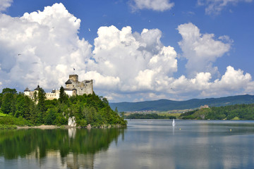Fototapeta na wymiar Niedzica Castle - Dunajec Castle - in the Pieniny mountains