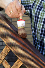 Sichtschutzzaun streichen