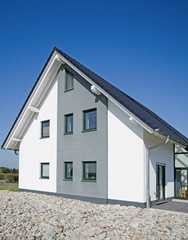 grosses Einfamilienhaus, weiss
