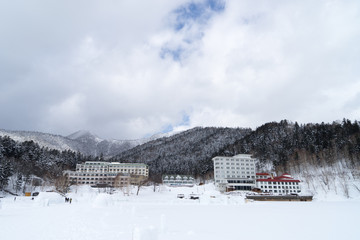 しかりべつ湖コタン会場から見た然別湖温泉