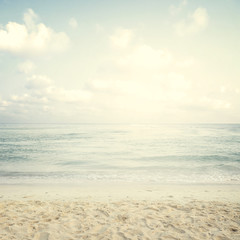Naklejka premium Rocznik tropikalna plaża w lecie
