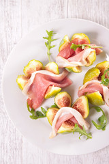 fresh fig and prosciutto ham