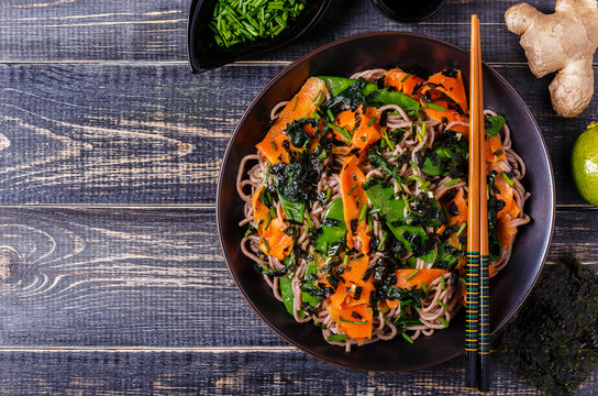 Soba noodles with vegetables and seaweed.