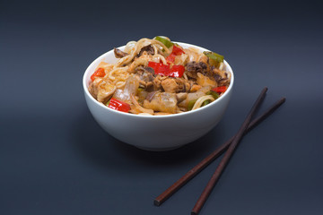 Chinese noodles with a chicken and vegetables