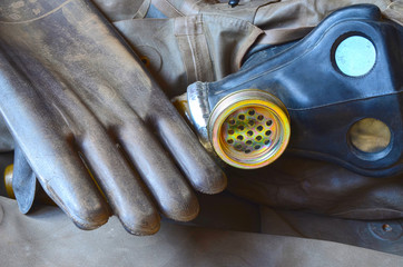 gas mask
