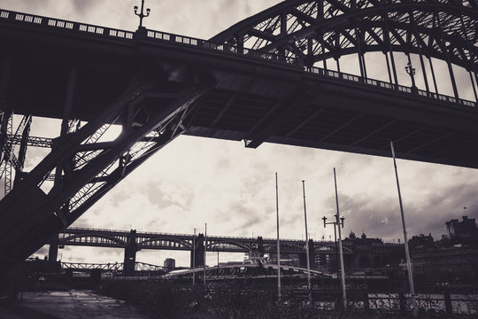 Tyne Bridge, Newcastle Upon Tyne.  Bridge spanning the River Tyne, between Gateshead and Newcastle.