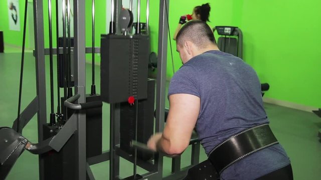 man goes in for sports, fitness in the gym